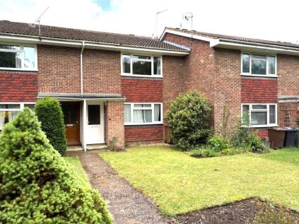 Ellison Way, Tongham, Farnham, Surrey, GU10