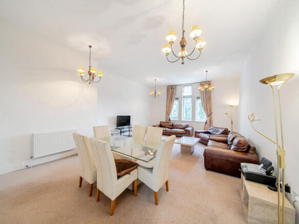 3 bed Apartment for sale Image 5
