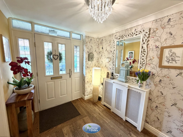 5 bed Detached for sale Image 6