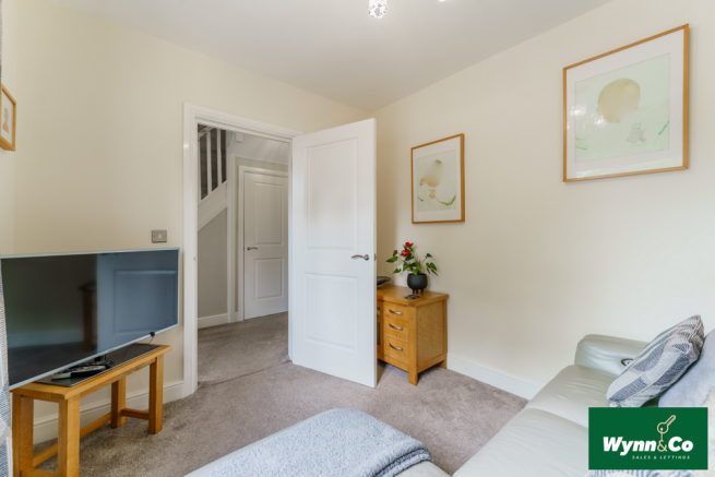 5 bed Detached for sale Image 9