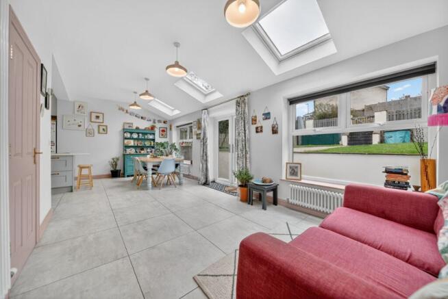5 bed Semi-Detached for sale Image 6