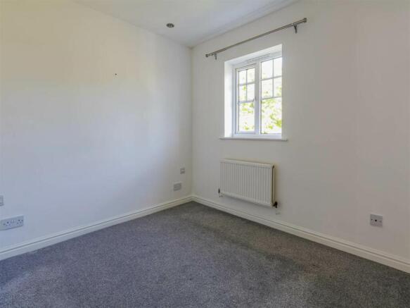 Bedroom 1 (2)