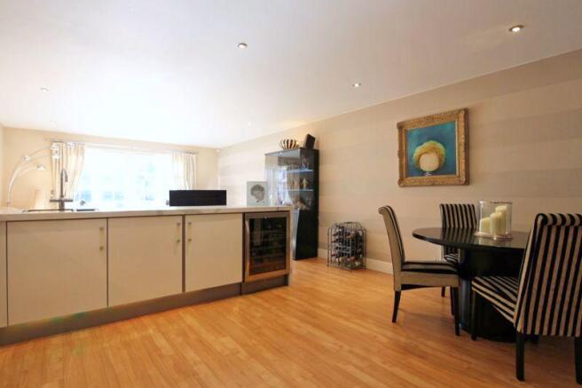 Kitchen/Dining...