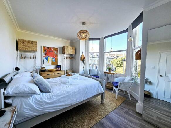 2 bed Flat for sale Image 4