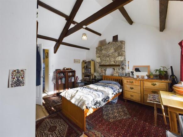 Bed1.jpg