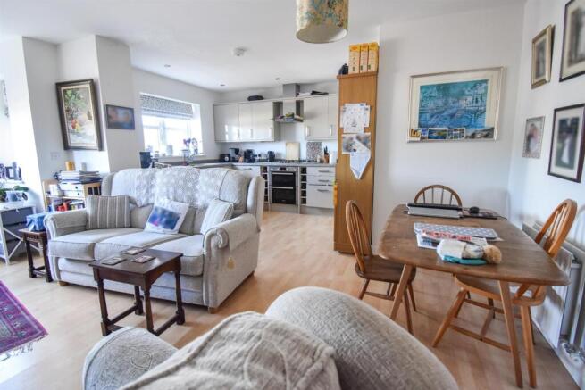 Lounge Kitchen