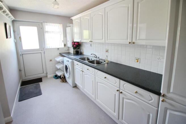 4 bed Semi-Detached for sale Image 9