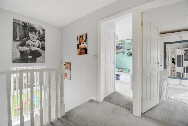 1ST FLOOR LANDING