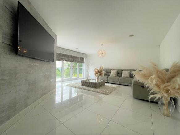 LOUNGE C