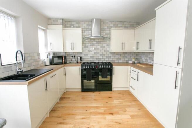 FITTED KITCHEN/DINER