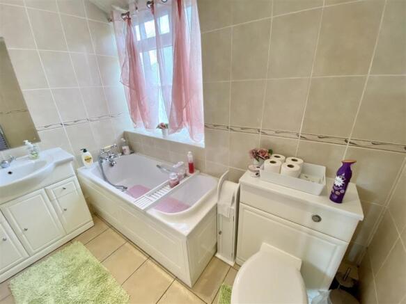 FAMILY BATHROOM