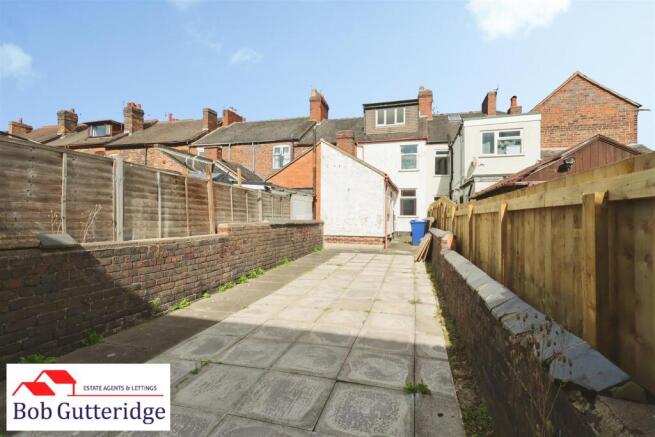 ENCLOSED REAR YARD / GARDEN