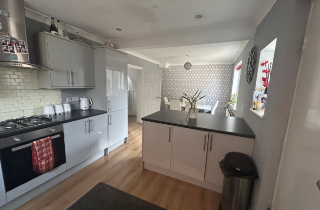 3 bed Semi-Detached for sale Image 4