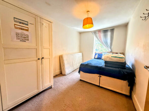 2 bed Flat to rent Image 4
