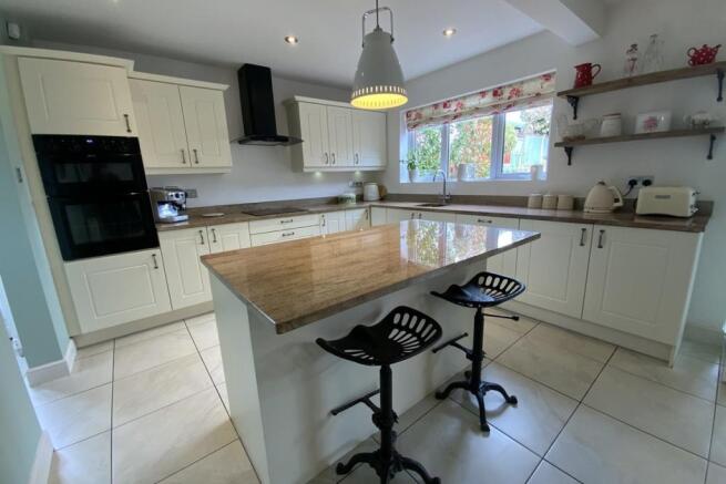 kitchen/dining room 