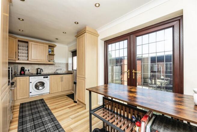 3 bed Semi-Detached for sale Image 4