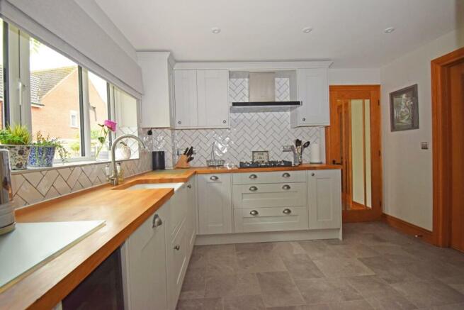 32 Pear Tree Way, kitchen c.jpg