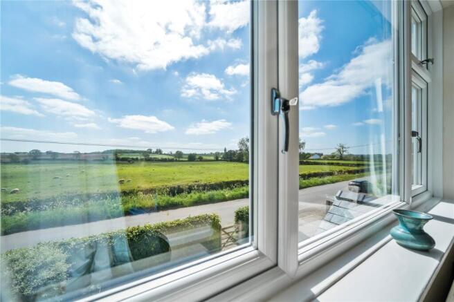4 bed Detached for sale Image 12