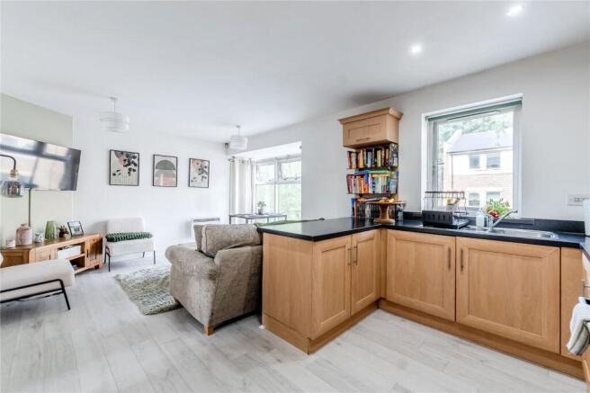 2 bed Apartment for sale Image 5