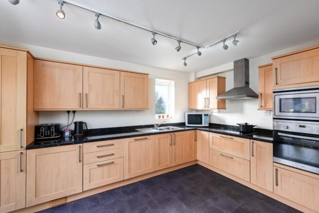 5 bed Detached for sale Image 10