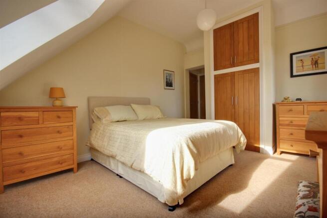 4 bed Detached for sale Image 9
