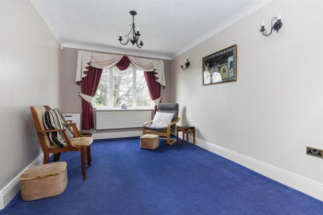 4 bed Detached for sale Image 9