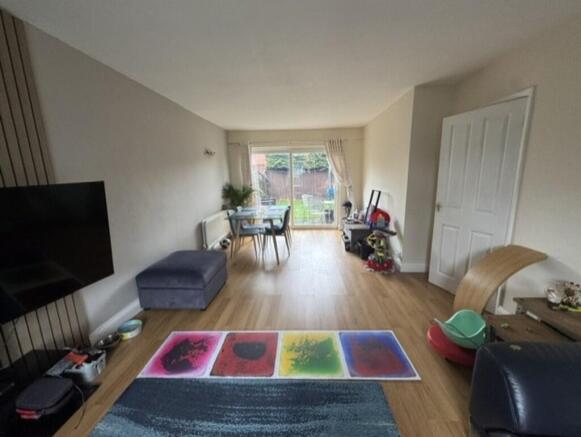 Lounge/Dining Roo...