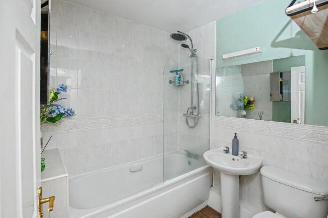 2 bed Apartment for sale Image 4