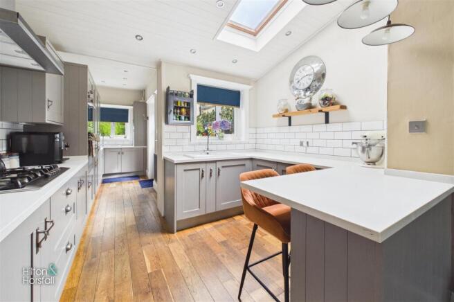 5 bed Semi-Detached for sale Image 10