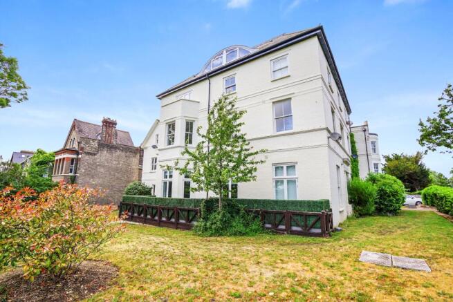 Flat 11, 21 Streatham Common North, Streatham, London, SW16 3HJ