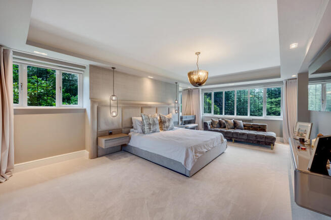 7 bed Detached for sale Image 12