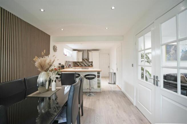 4 bed Detached for sale Image 12