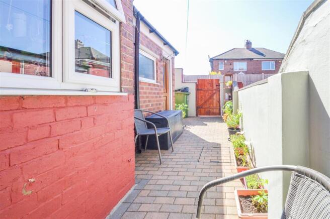 2 bed Terraced for sale Image 9