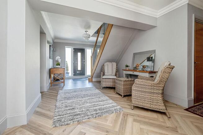 4 bed Detached for sale Image 7