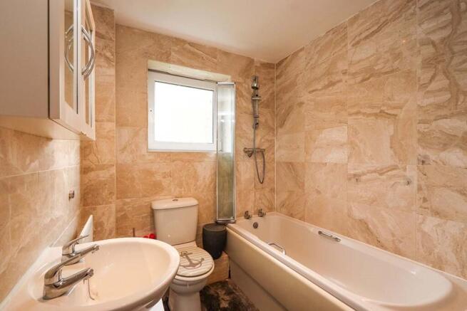 2 bed Apartment to rent Image 4