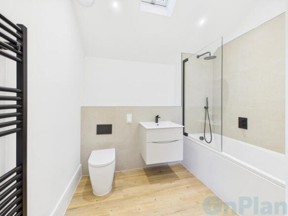 CAM04024G0-PR0043-STILL004