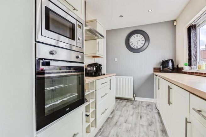 3 bed Semi-Detached Bungalow for sale Image 5