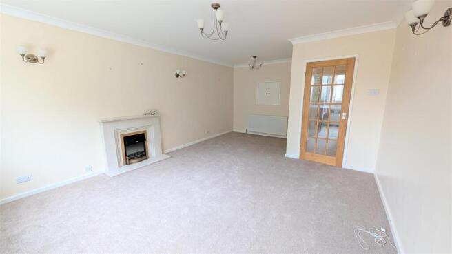 2 bed Apartment to rent Image 4