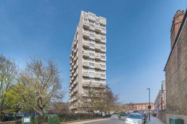 1-bed flat on Grantham Road, Clapham North, London, SW9, £300,000