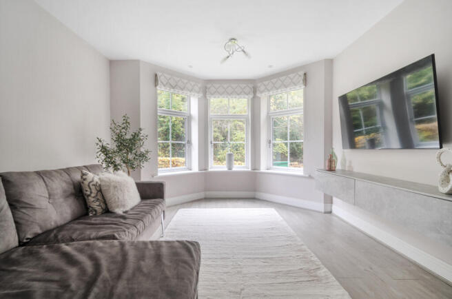 1374897-8-690b587...