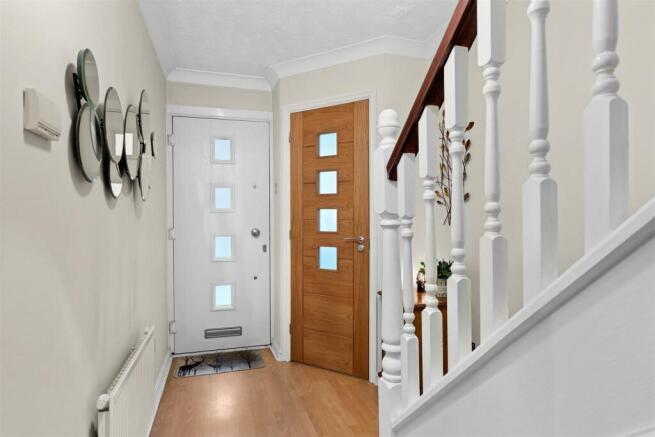 12 Bolton Avenue - Hallway.jpg