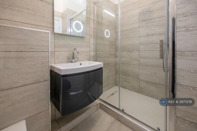 2 bed Flat to rent Image 11