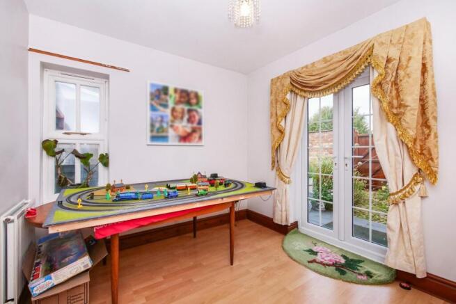 5 bed Detached for sale Image 9