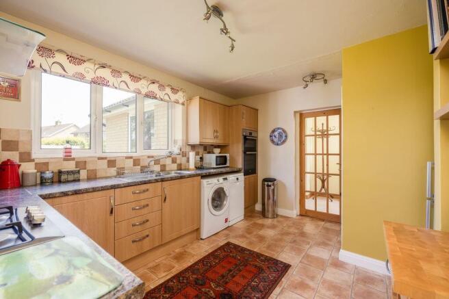 2 bed Semi-Detached Bungalow for sale Image 7