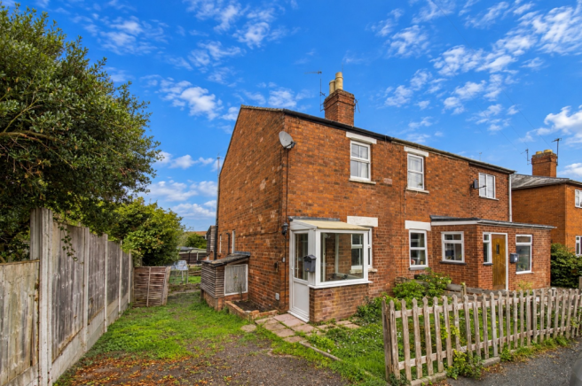 2-bed terraced on Lower Quest Hills Road, Malvern, Worcestershire, WR14 1RP, £200,000