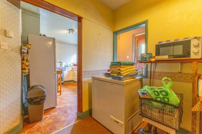 3 bed Semi-Detached for sale Image 8