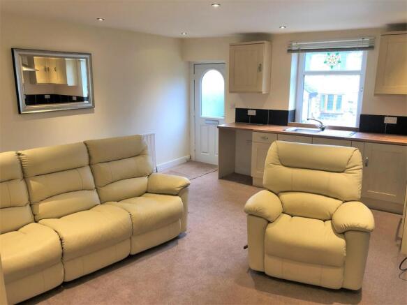 LOUNGE KITCHEN