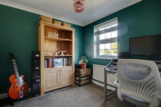Study/Bedroom 4: