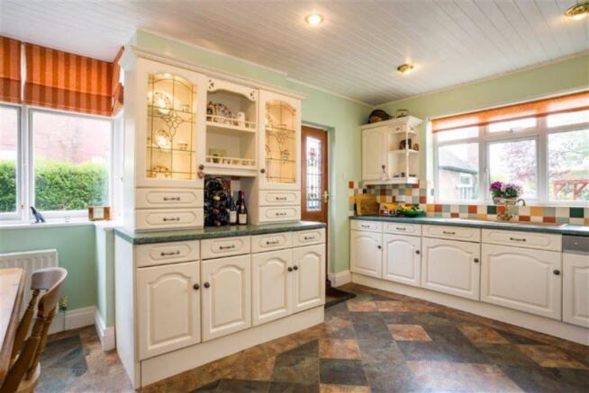 KITCHEN/BREAKFAST RO