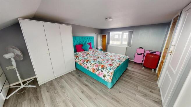 4 bed Semi-Detached for sale Image 8